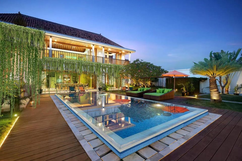Property building, Pool view, Swimming pool, sunbed