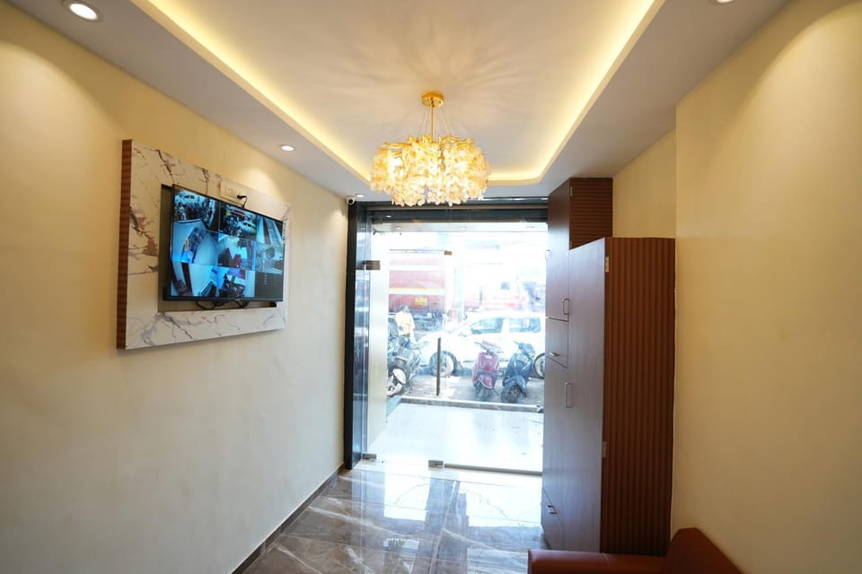 Facade/entrance, TV and multimedia, Lobby or reception