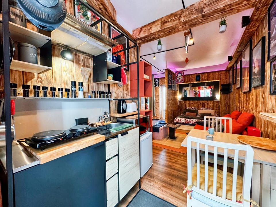 Kitchen or kitchenette