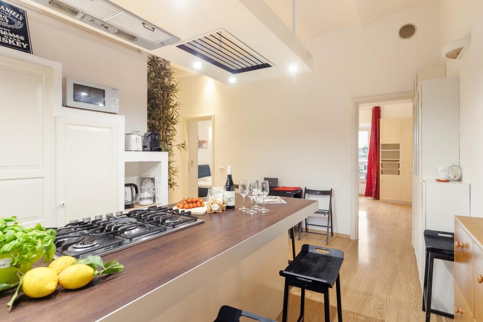Kitchen or kitchenette, Food and drinks, Dining area, stove