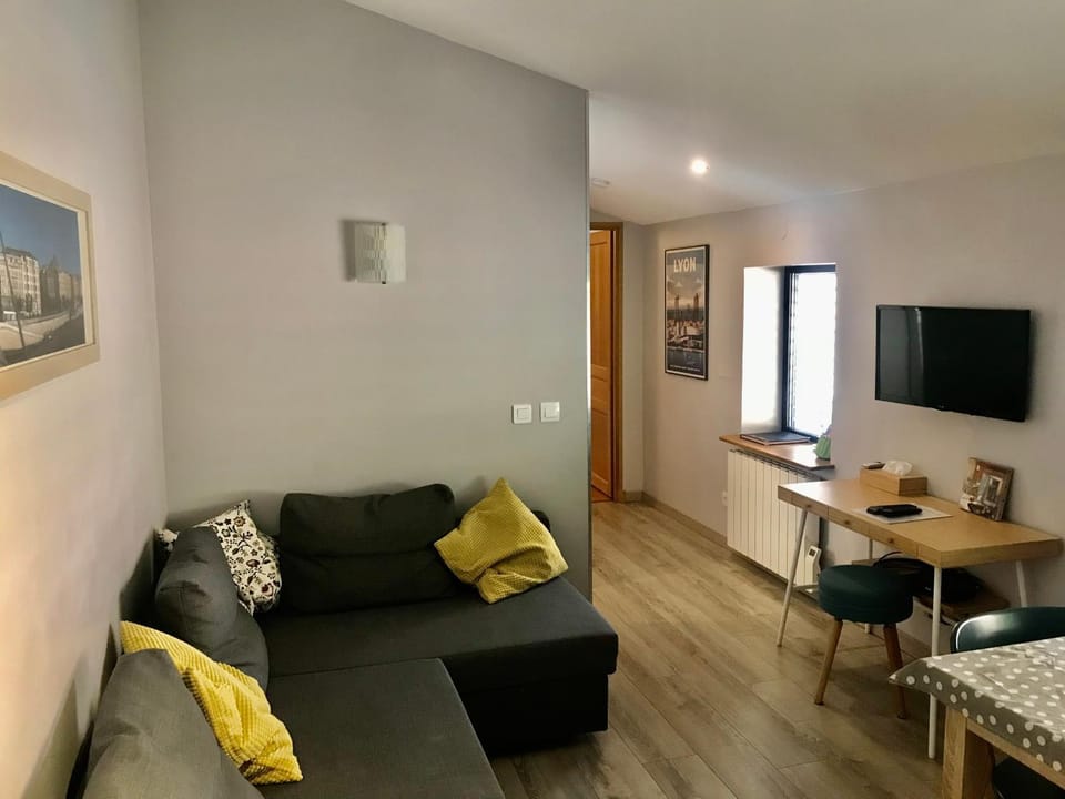 Communal lounge/ TV room, TV and multimedia, Seating area