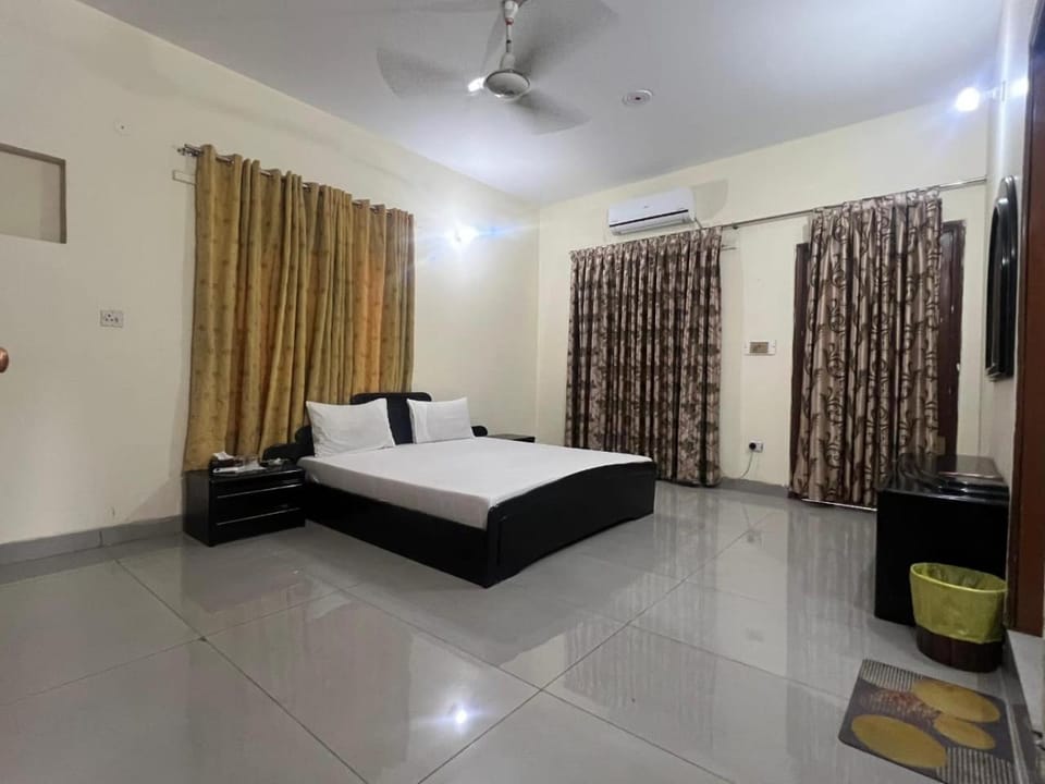 Hotel Royal one Bed and Breakfast in Lahore