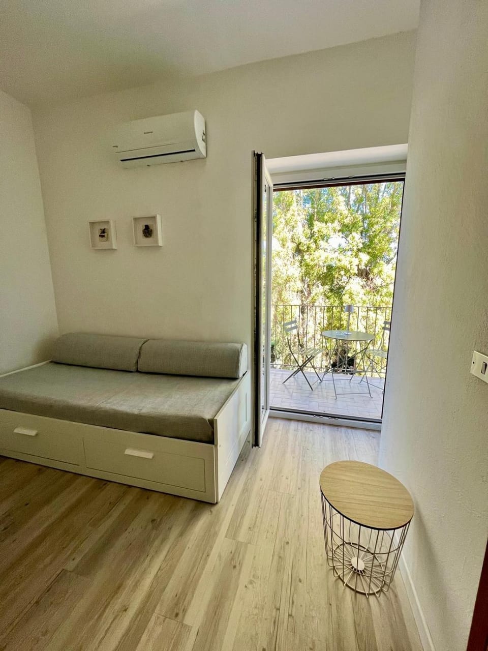 Living room, air conditioner