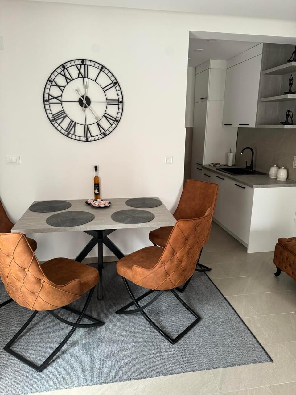 Kitchen or kitchenette, Seating area, Dining area