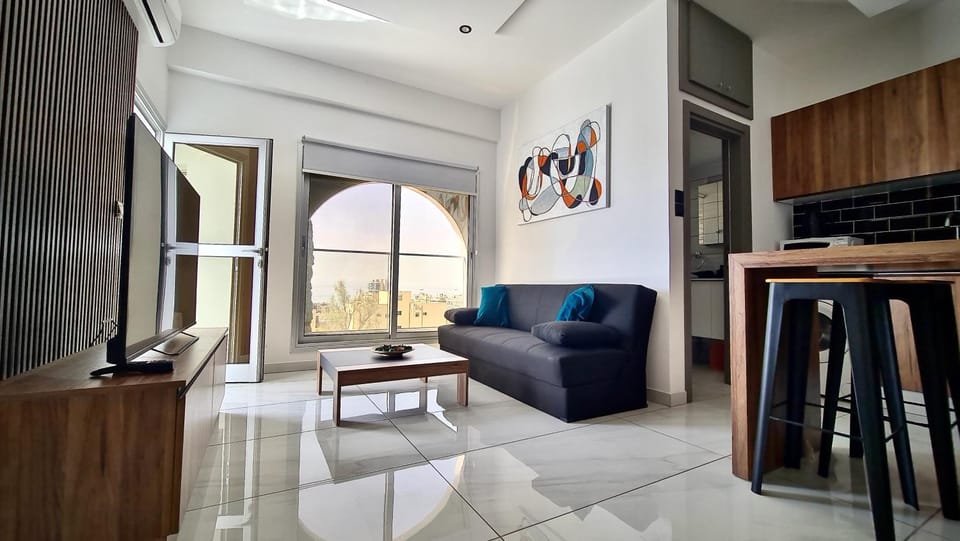 Bed, Kitchen or kitchenette, Living room, Seating area, Dining area