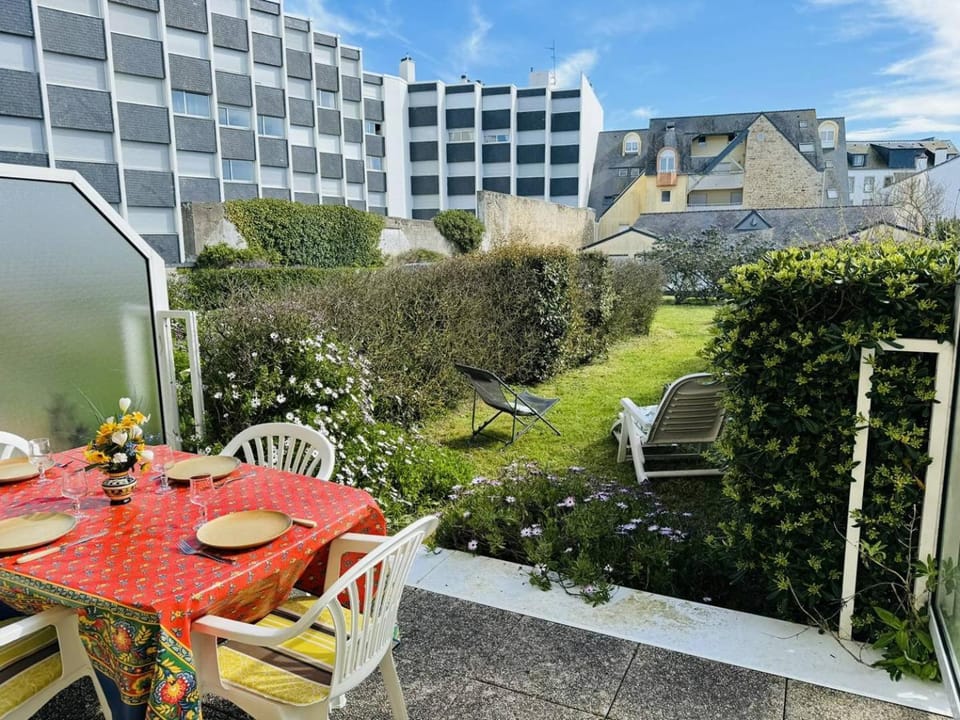 Appartement centre ville, au calme, jardin. Apartment in Quiberon