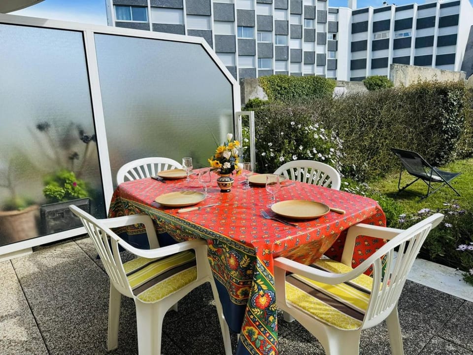 Appartement centre ville, au calme, jardin. Apartment in Quiberon