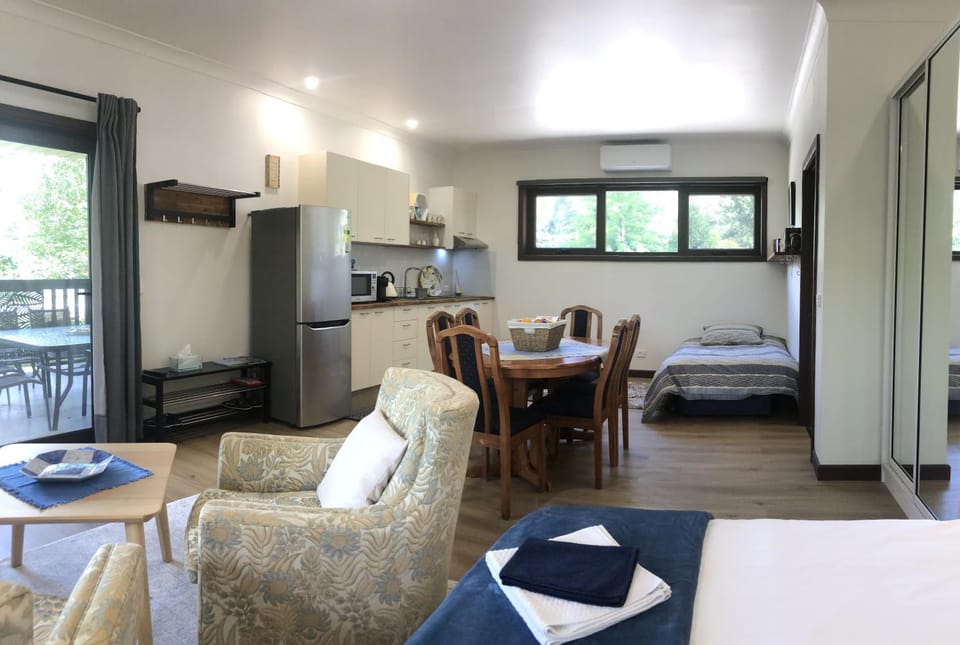 Kitchen or kitchenette, Seating area, Dining area