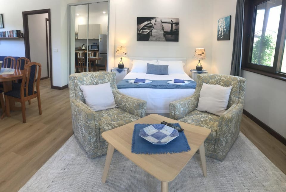 Seating area, Bedroom