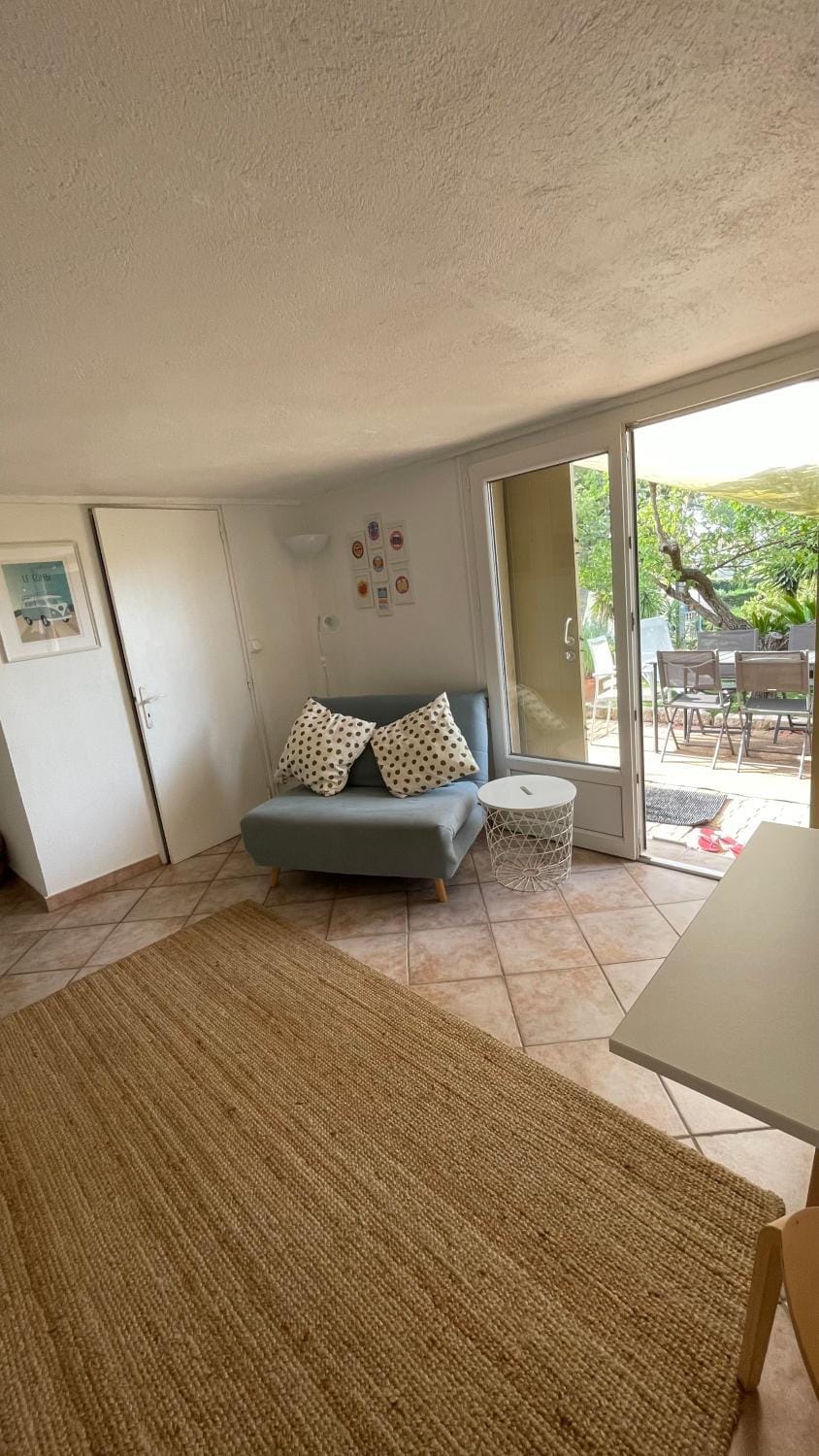 T2 - Rez de Jardin, proche de la mer Apartment in Hyères