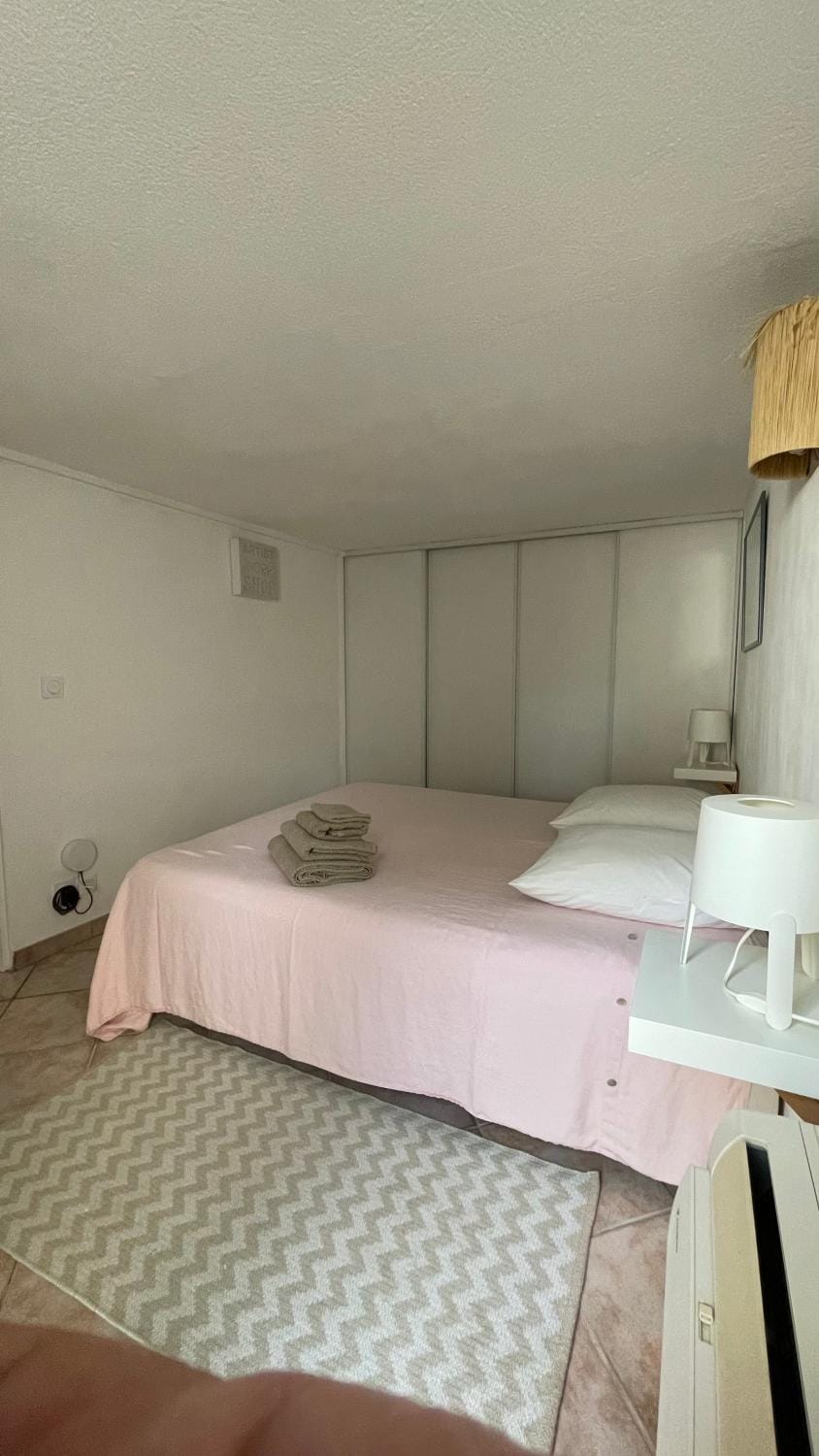 T2 - Rez de Jardin, proche de la mer Apartment in Hyères