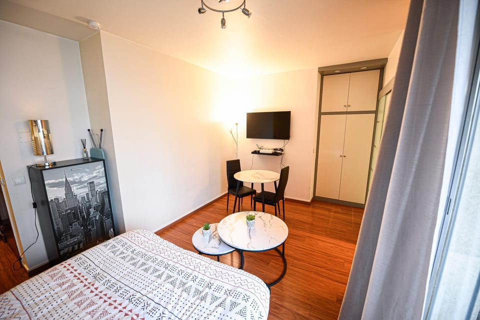 Studio de luxe les champs Élysées 2 Apartment in Paris