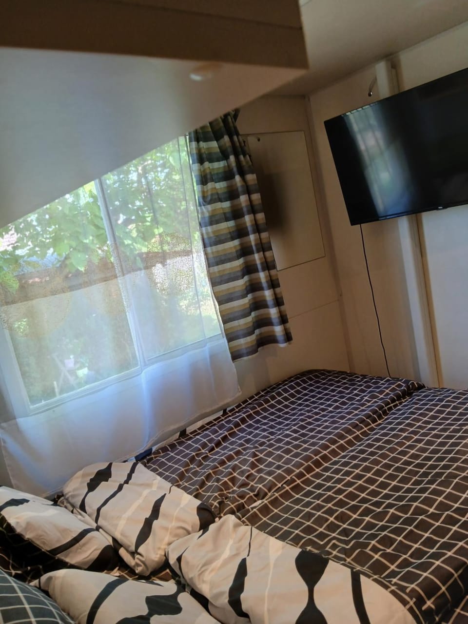 TV and multimedia, Photo of the whole room, Bedroom