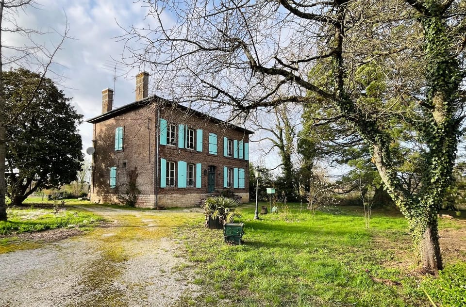 Les Bons Amis House in Bourgogne-Franche-Comté