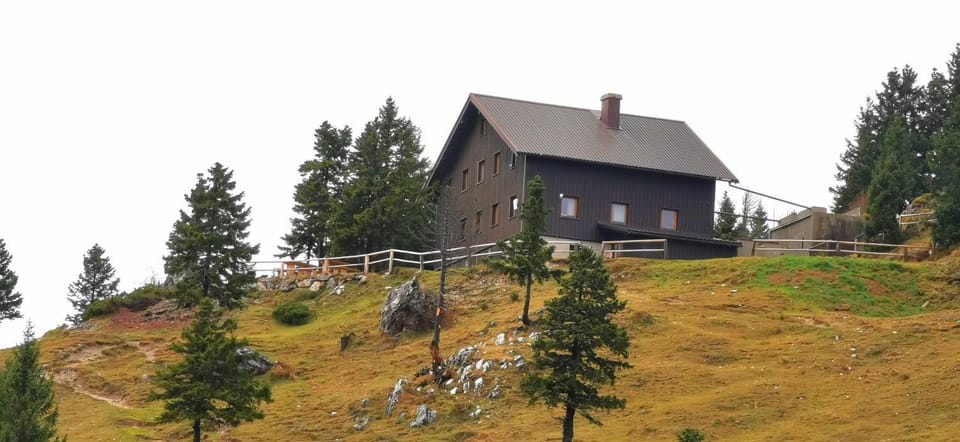 Črnuški dom na Mali planini Bed and Breakfast in Slovenia