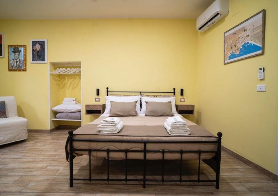 Bed, Bedroom, air conditioner