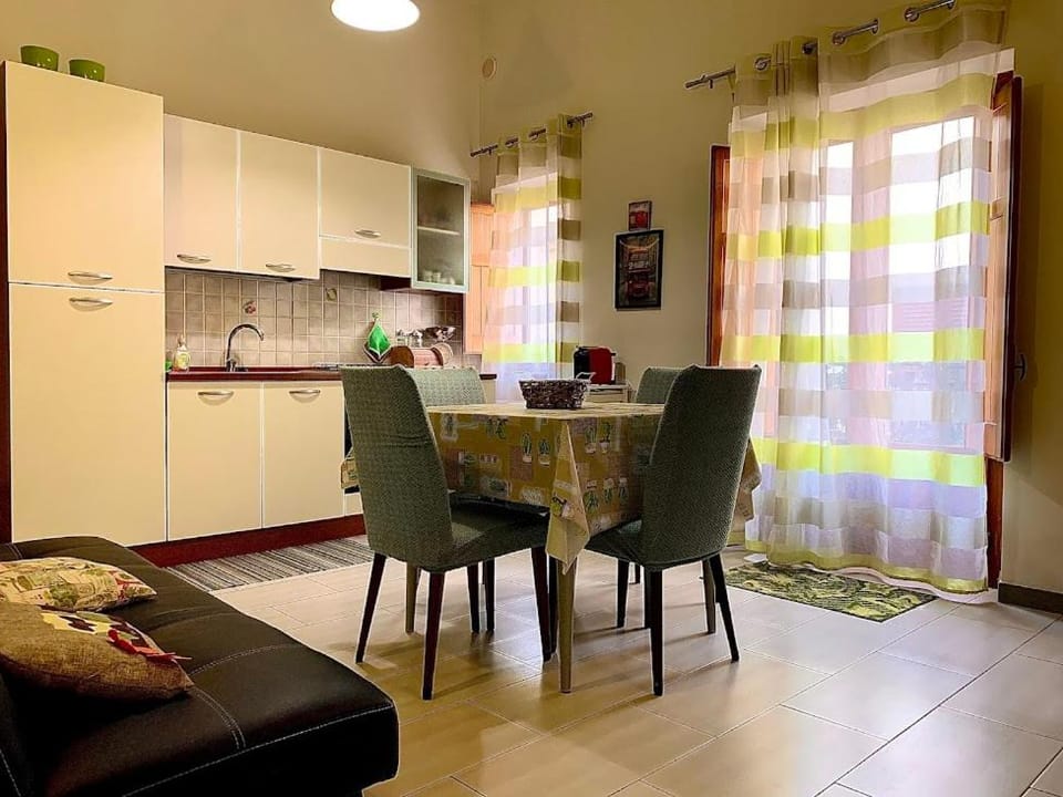 Dining area, kitchen