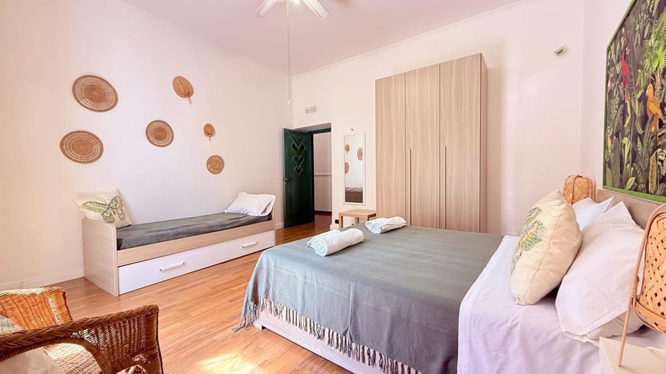 Bed, Photo of the whole room, Bedroom, wardrobe