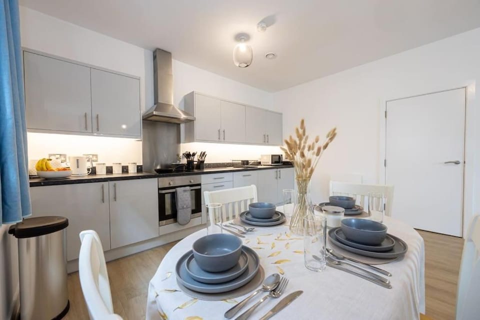 Kitchen or kitchenette, Dining area, minibar, pet friendly, stove