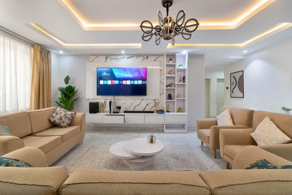 Communal lounge/ TV room, Living room, Seating area, Evening entertainment