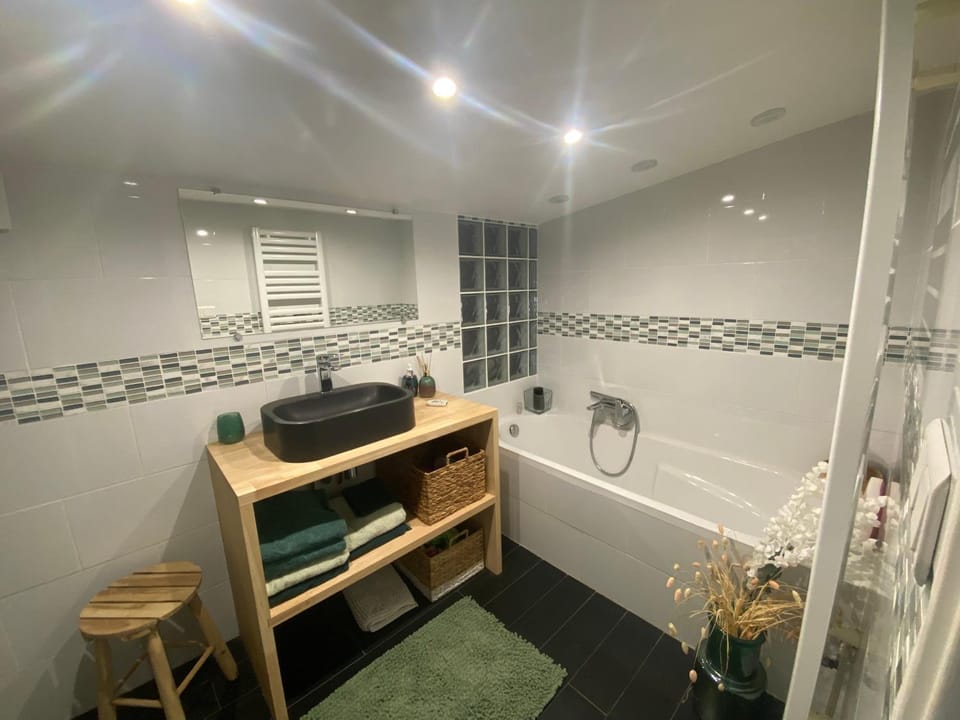 Bathroom, Bath