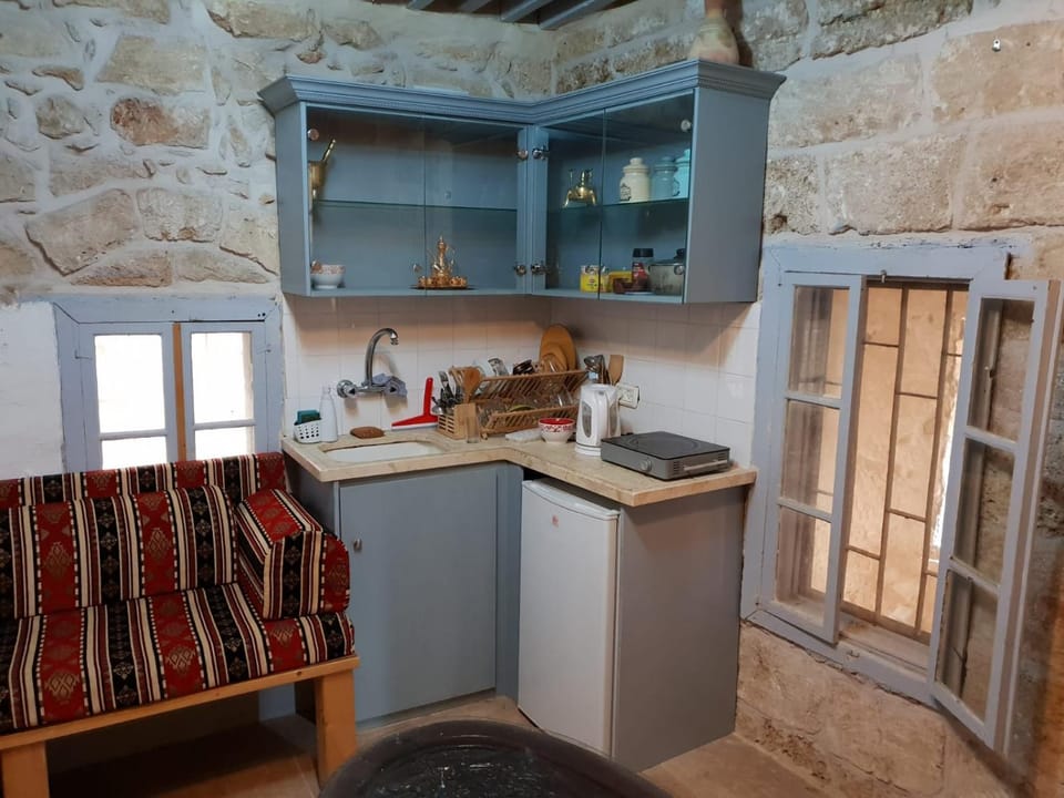 Nzar Khoury for Hosting Bed and Breakfast in North District