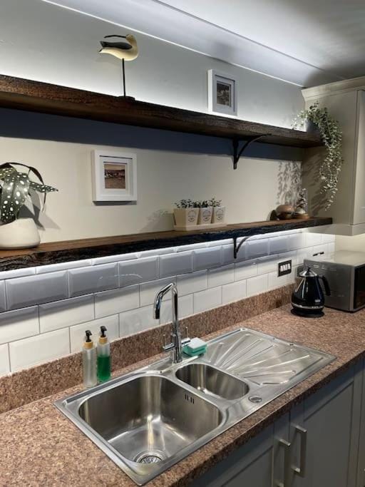 Seaside Modern Apartment Apartment in Westward Ho