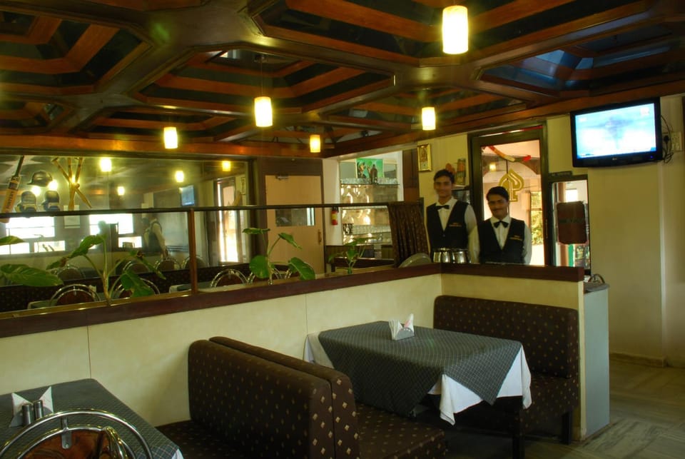 Restaurant/places to eat, Restaurant/places to eat
