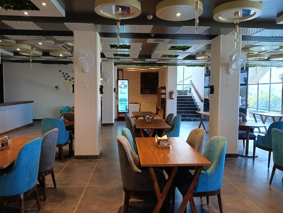 Restaurant/places to eat, Dining area
