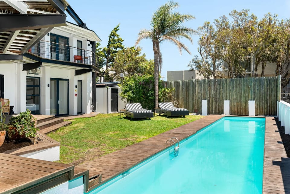 Property building, Patio, Garden, Garden view, Pool view, Swimming pool, sunbed