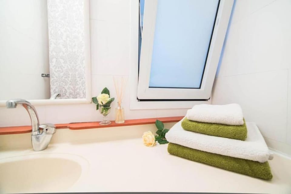 Sunny Home by the Sea Apartment in Tel Aviv-Yafo