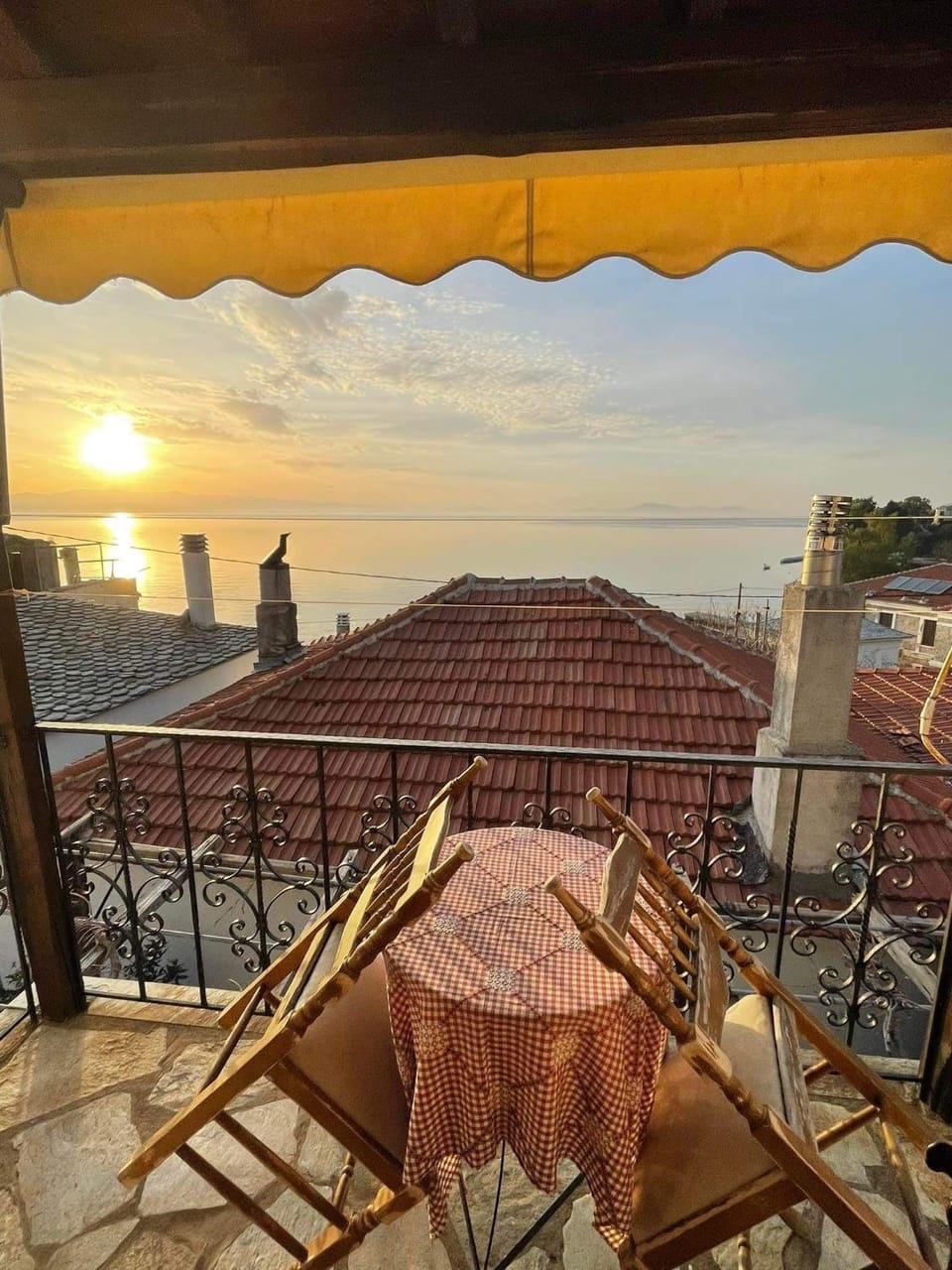 Day, Natural landscape, View (from property/room), Balcony/Terrace, Dining area, Sea view