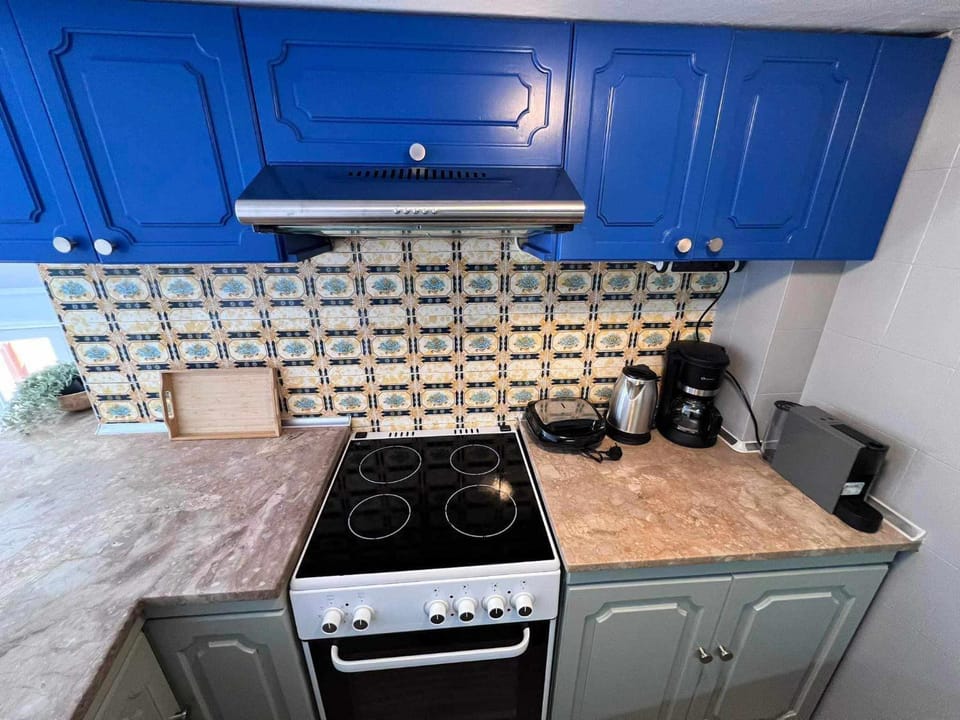 Coffee/tea facilities, Kitchen or kitchenette, dishwasher, pet friendly, stove