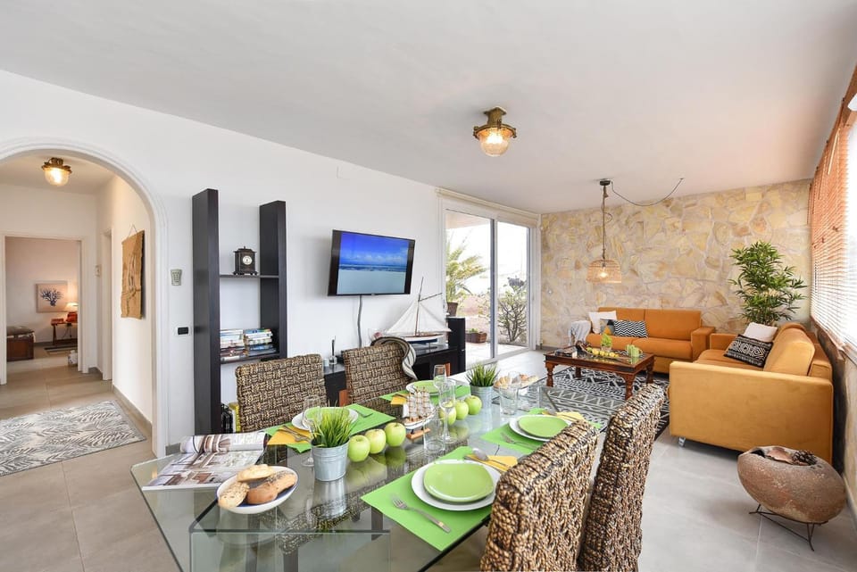 TV and multimedia, Living room, Dining area