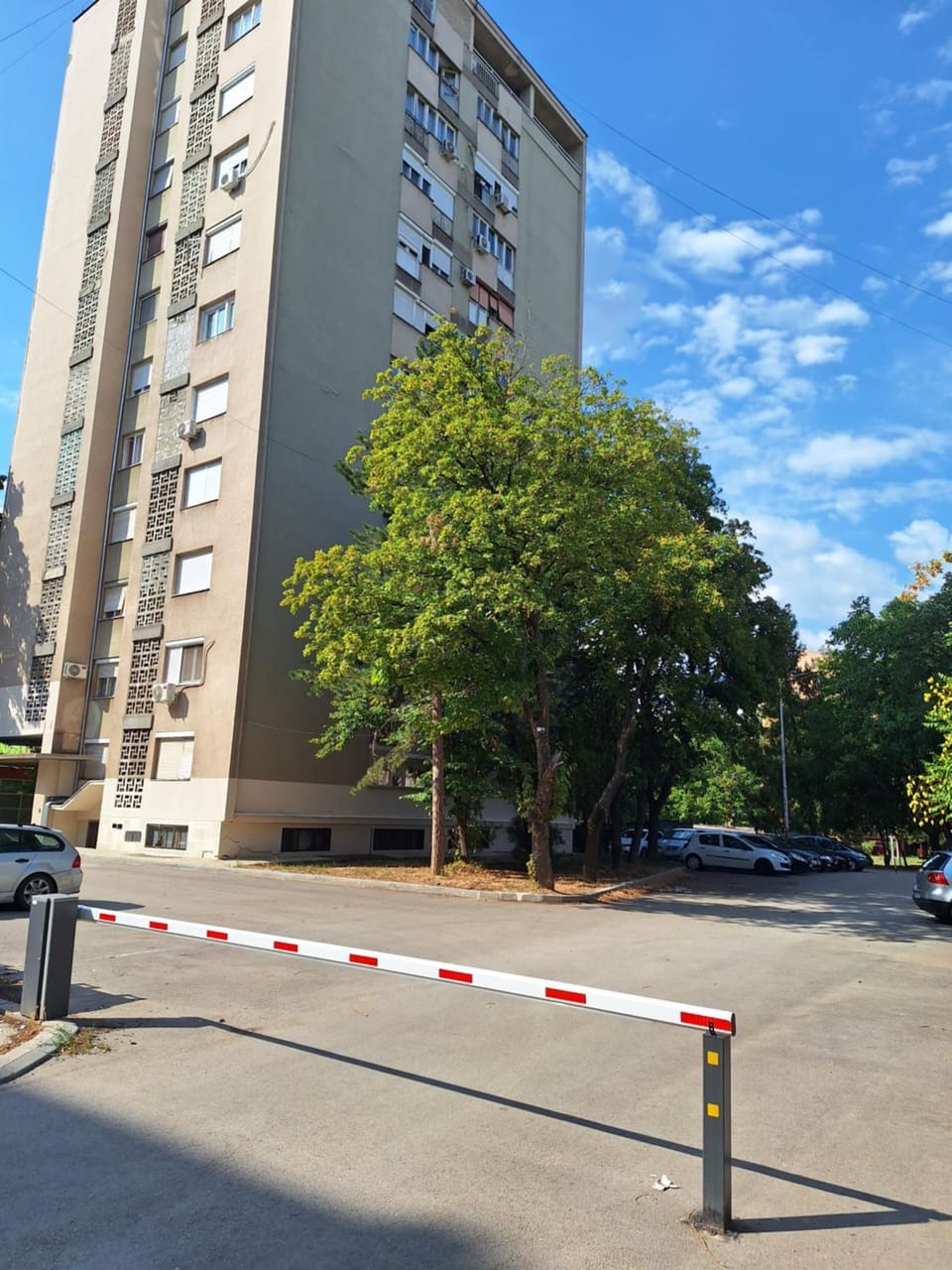 Property building, Neighbourhood, Parking