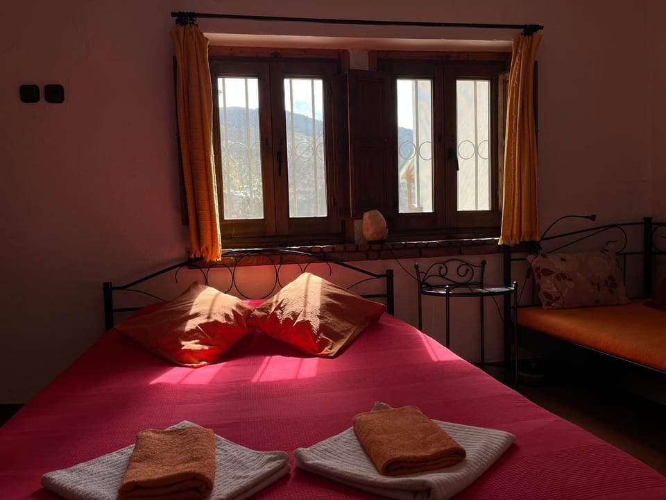 Bedroom, Mountain view