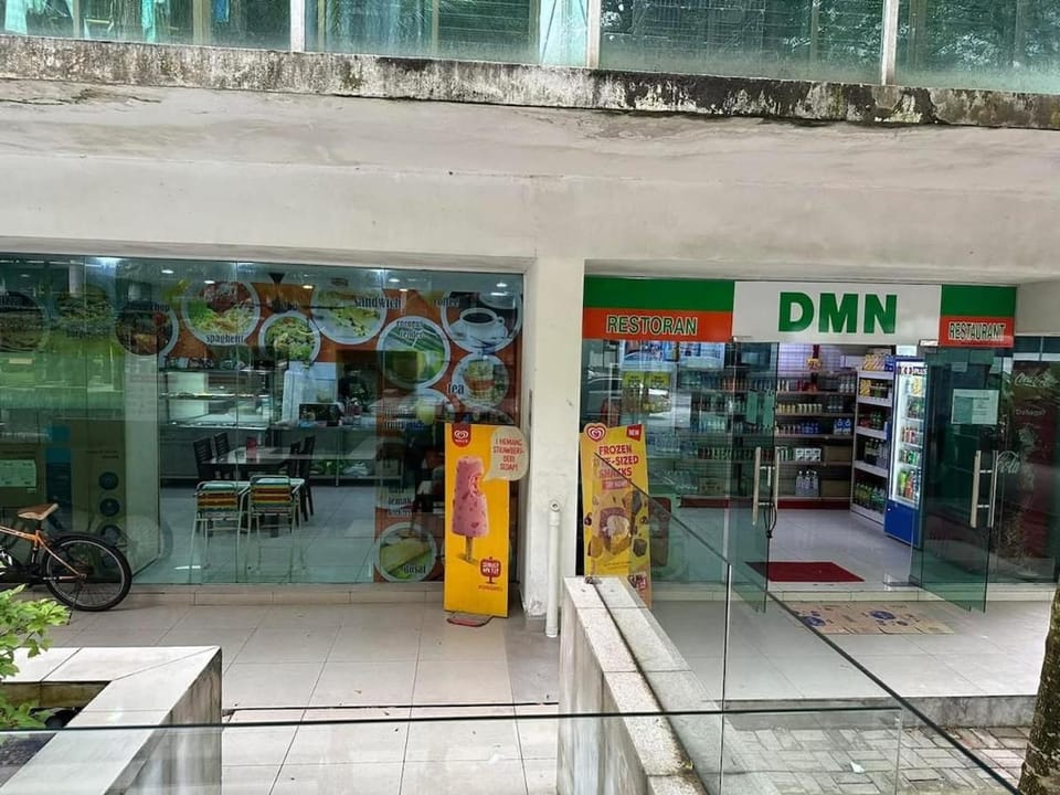 Supermarket/grocery shop