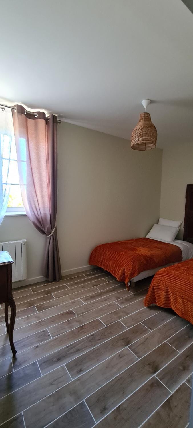 Gîte chaleureux jusqu'à 6 pers à partir de 2 pers et 3 nuits min Bed and Breakfast in Normandy