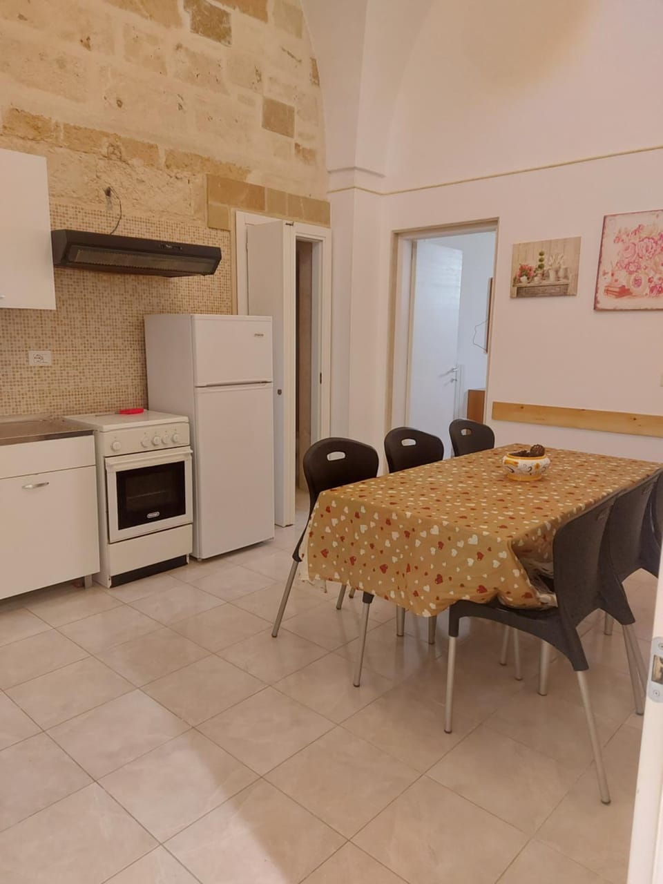 Kitchen or kitchenette, Dining area, pet friendly, stove