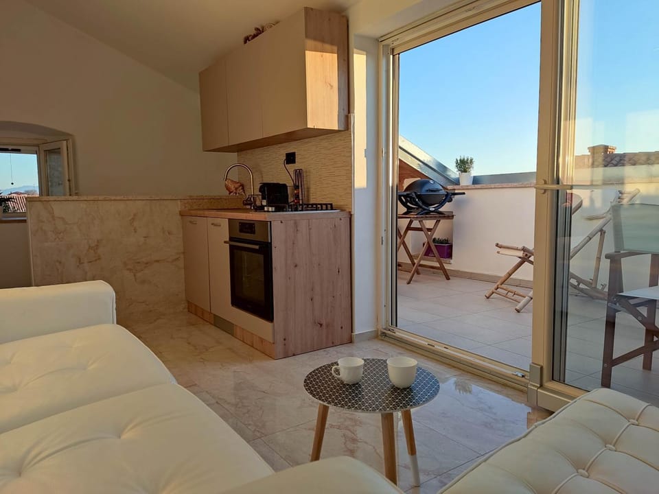 Balcony/Terrace, Kitchen or kitchenette, Living room