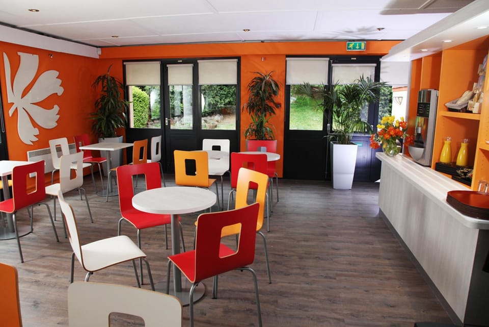 Restaurant/places to eat, Restaurant/places to eat