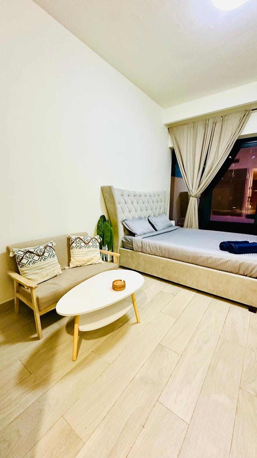 Bed, Seating area