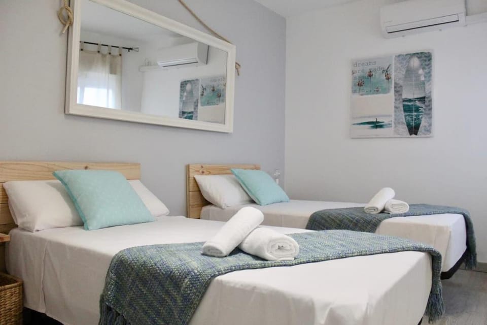 Bed, Photo of the whole room, Bedroom, towels, air conditioner