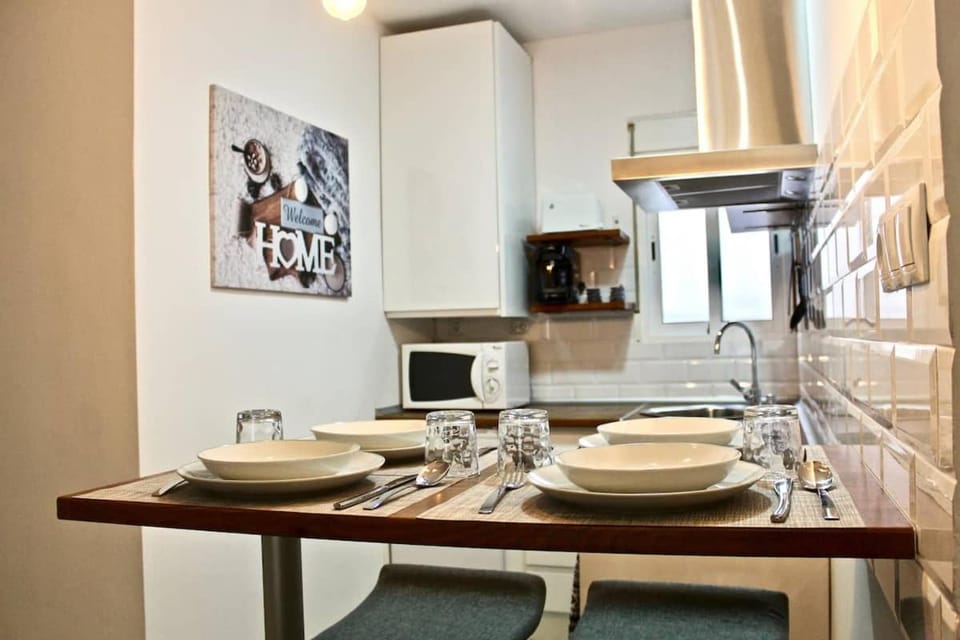 Kitchen or kitchenette, Dining area, minibar, pet friendly, stove