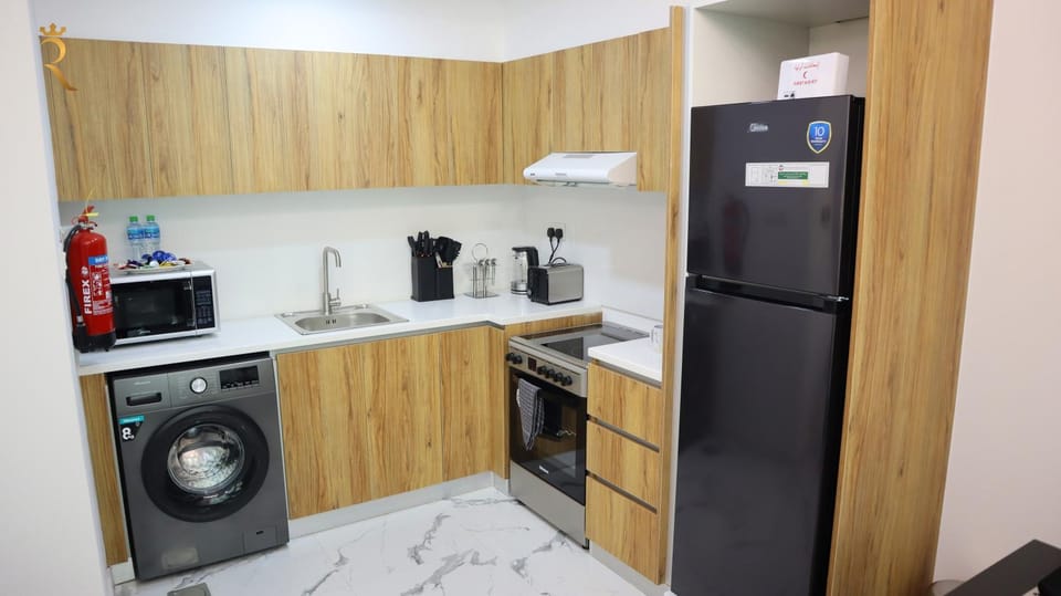 Coffee/tea facilities, Kitchen or kitchenette, dishwasher, minibar, oven, pet friendly, stove, toaster, washing machine, dryer