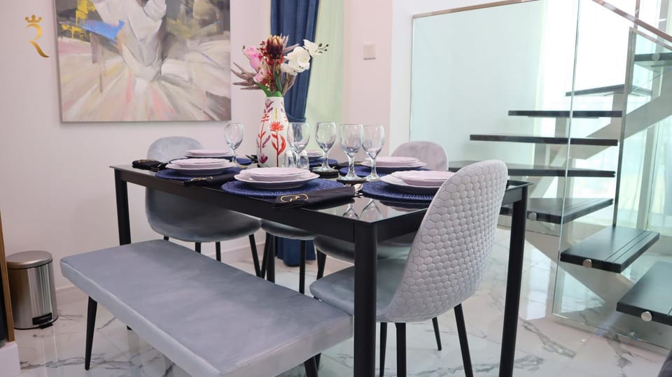 Living room, Seating area, Dining area