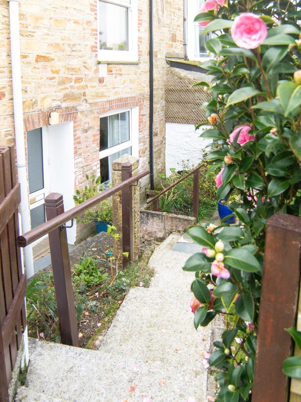 Beautiful & Peaceful Garden Retreat at 'The Lower Deck' Apartment in England