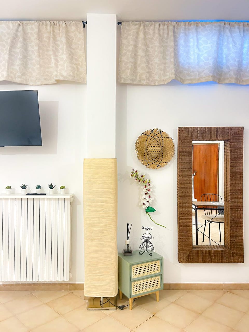 TV and multimedia, wardrobe