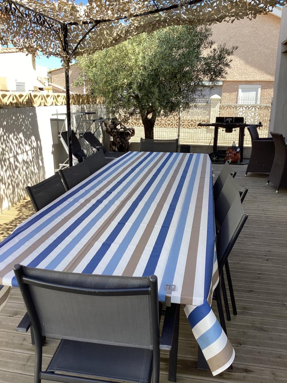 Patio, Day, Dining area