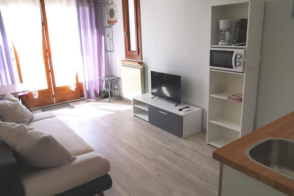 Appartement proche plages et commerces Apartment in La Ciotat